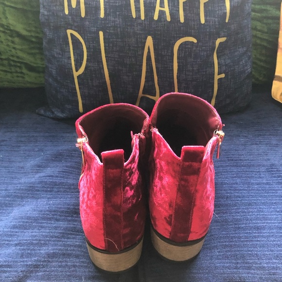 NWOB red Crushed Velvet Ankle Booties 8.5 - Picture 2 of 4